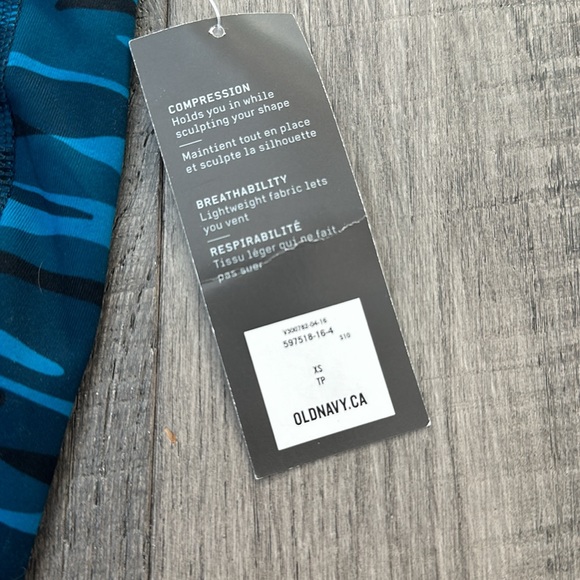 Old Navy Active Camo Leggings - Picture 2 of 2